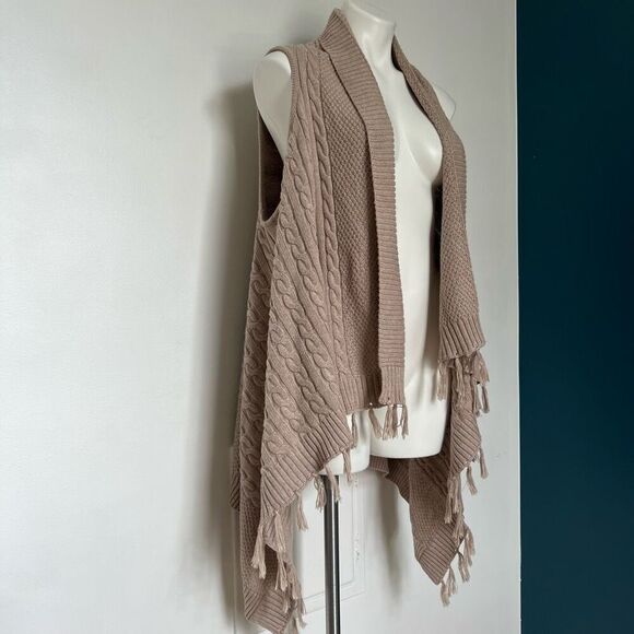 Matilda Jane Cable Knit Fringe Tassel vest shawl - Picture 2 of 9